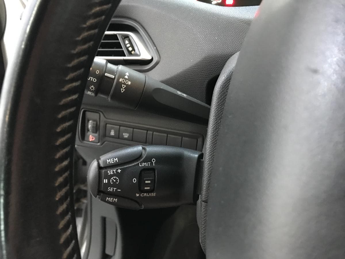 Peugeot 308 1.6 Blue HDI · Ano 2014 — image 26