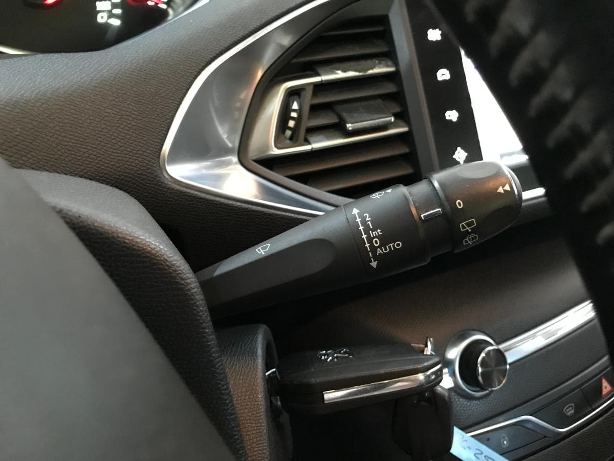 Peugeot 308 1.6 Blue HDI · Ano 2014 — image 28