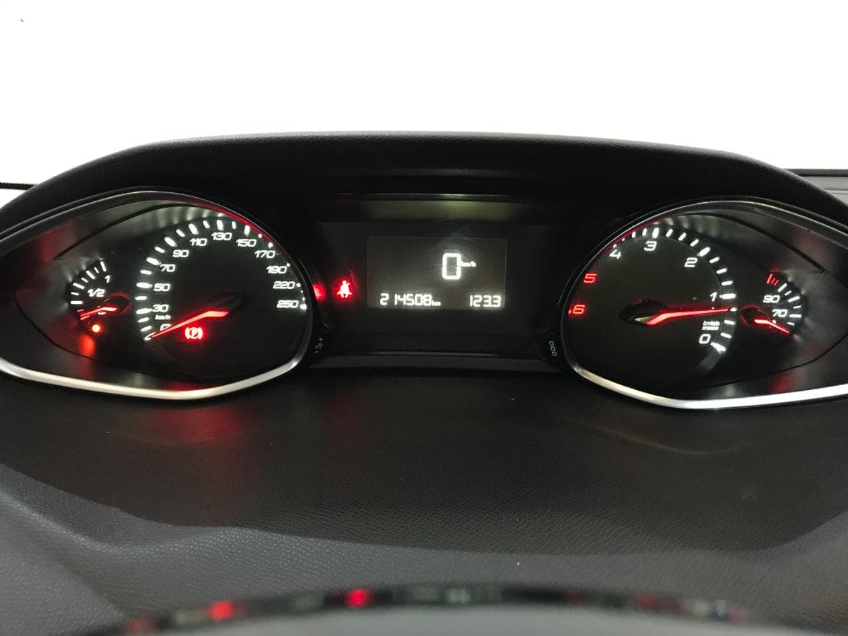 Peugeot 308 1.6 Blue HDI · Ano 2014 — image 29
