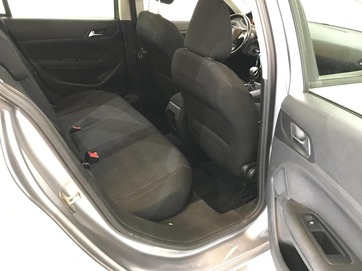 Peugeot 308 1.6 Blue HDI · Ano 2014 — image 31