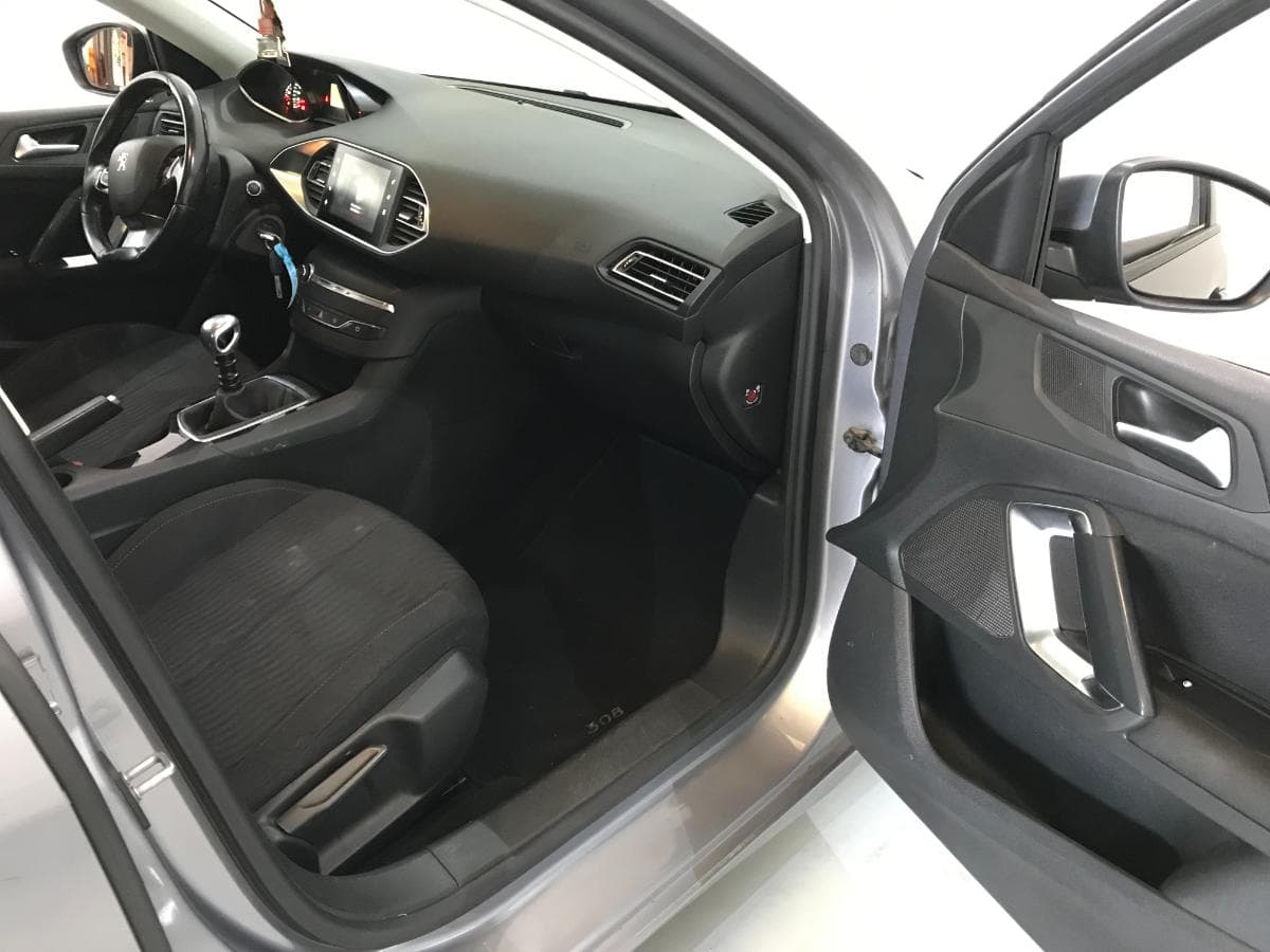 Peugeot 308 1.6 Blue HDI · Ano 2014 — image 32
