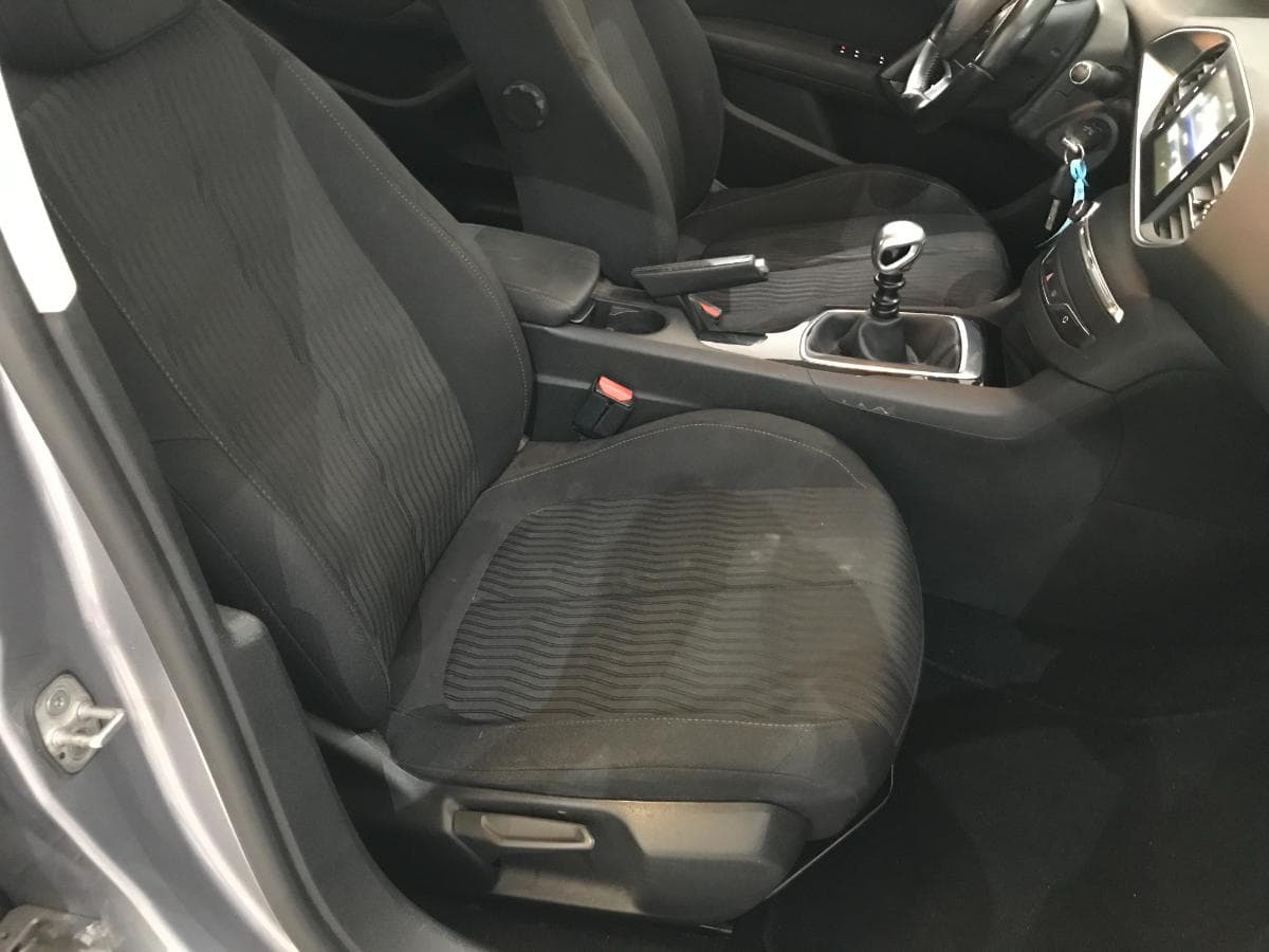 Peugeot 308 1.6 Blue HDI · Ano 2014 — image 35