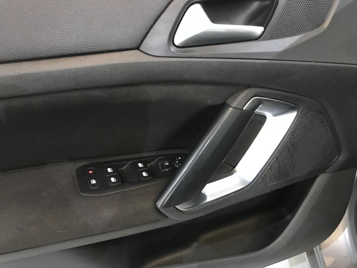 Peugeot 308 1.6 Blue HDI · Ano 2014 — image 38