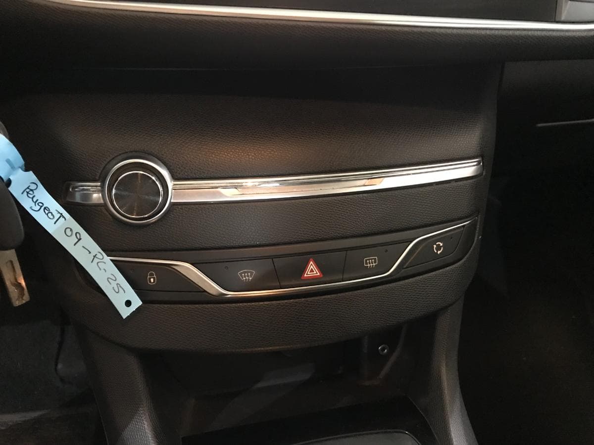 Peugeot 308 1.6 Blue HDI · Ano 2014 — image 40