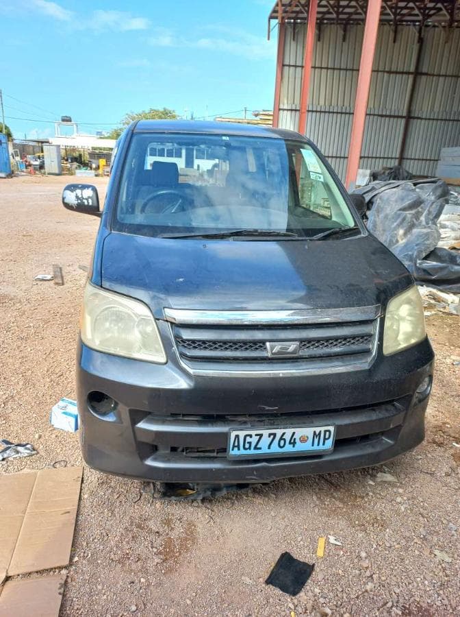 Toyota Noah · — imagen 2