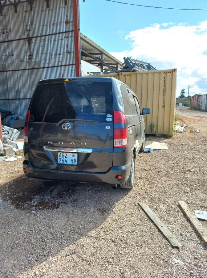 Toyota Noah · — imagen 3