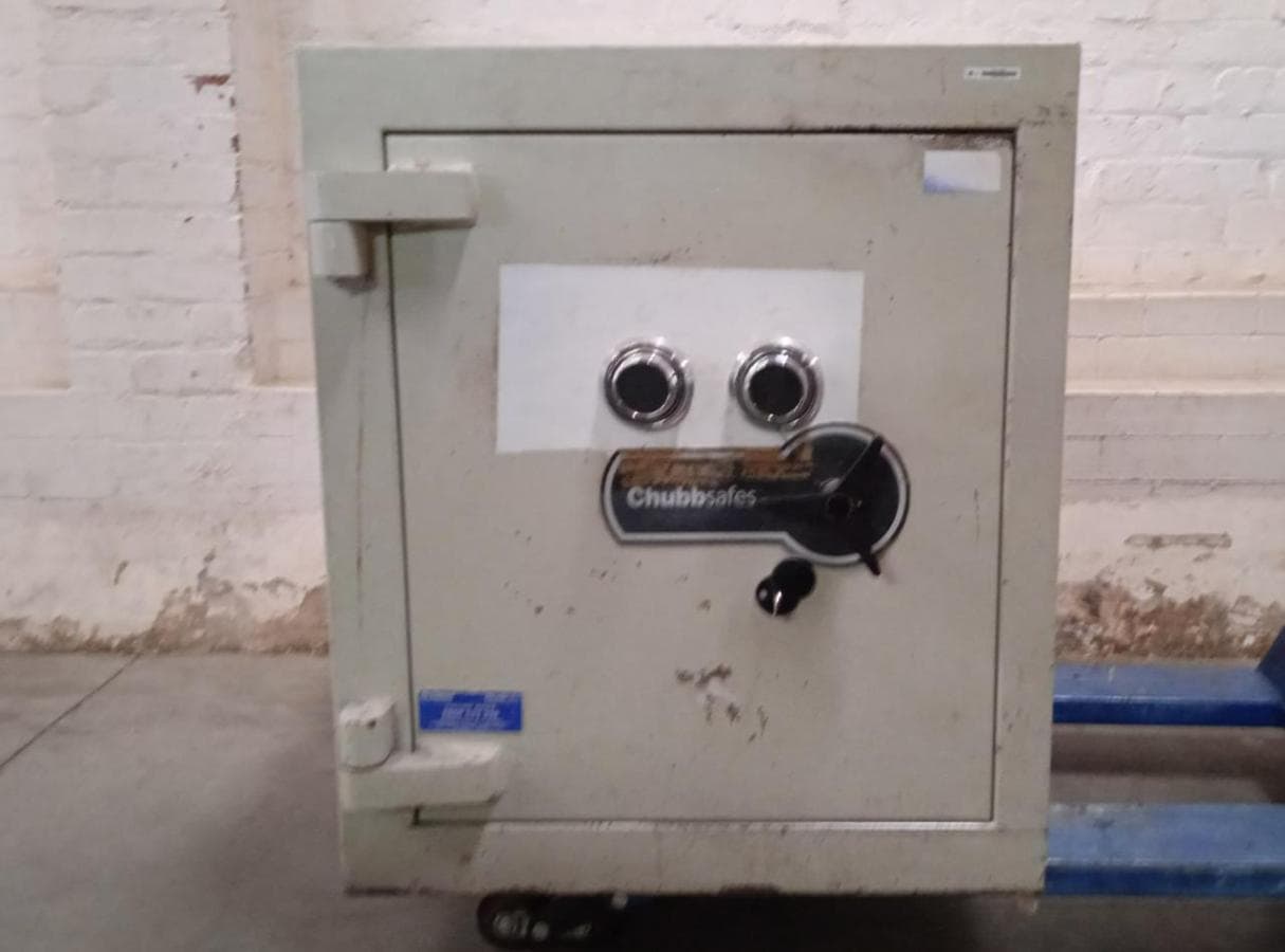 Caja fuerte ·