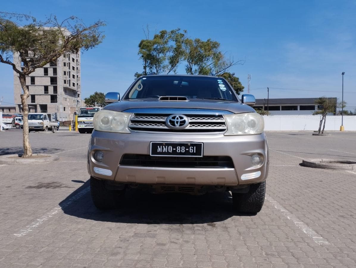 Toyota Fortuner   ·