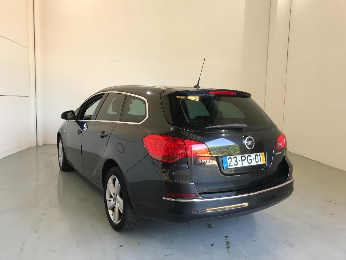 Opel Astra 1.3CDTI · Ano 2014 — imagen 4