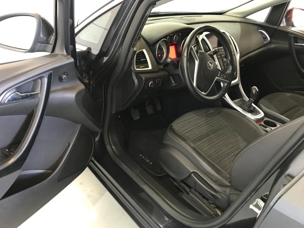 Opel Astra 1.3CDTI · Ano 2014 — imagen 18