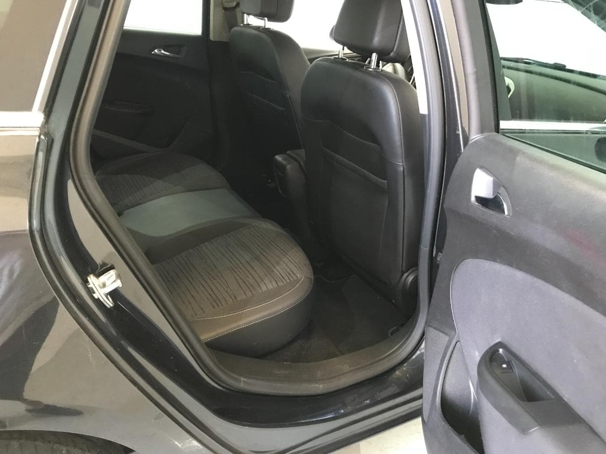 Opel Astra 1.3CDTI · Ano 2014 — imagen 19