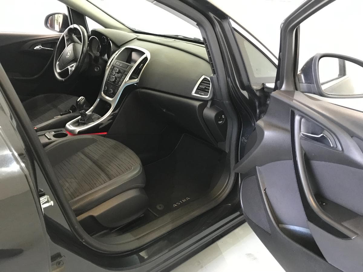 Opel Astra 1.3CDTI · Ano 2014 — imagen 21
