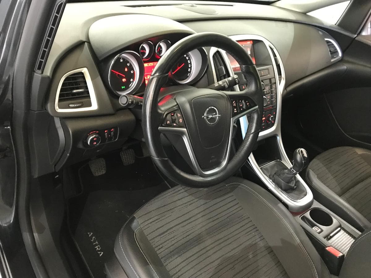 Opel Astra 1.3CDTI · Ano 2014 — imagen 29