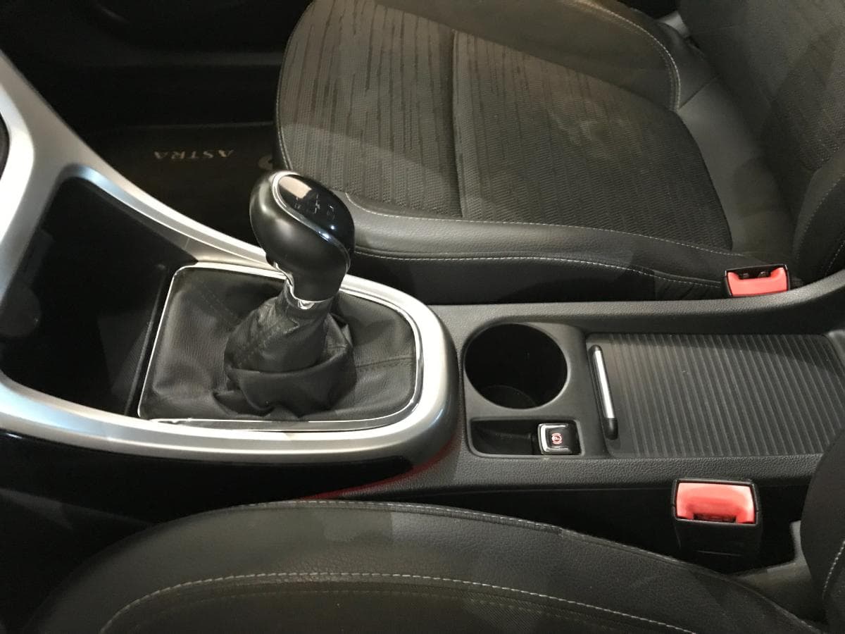 Opel Astra 1.3CDTI · Ano 2014 — imagen 32