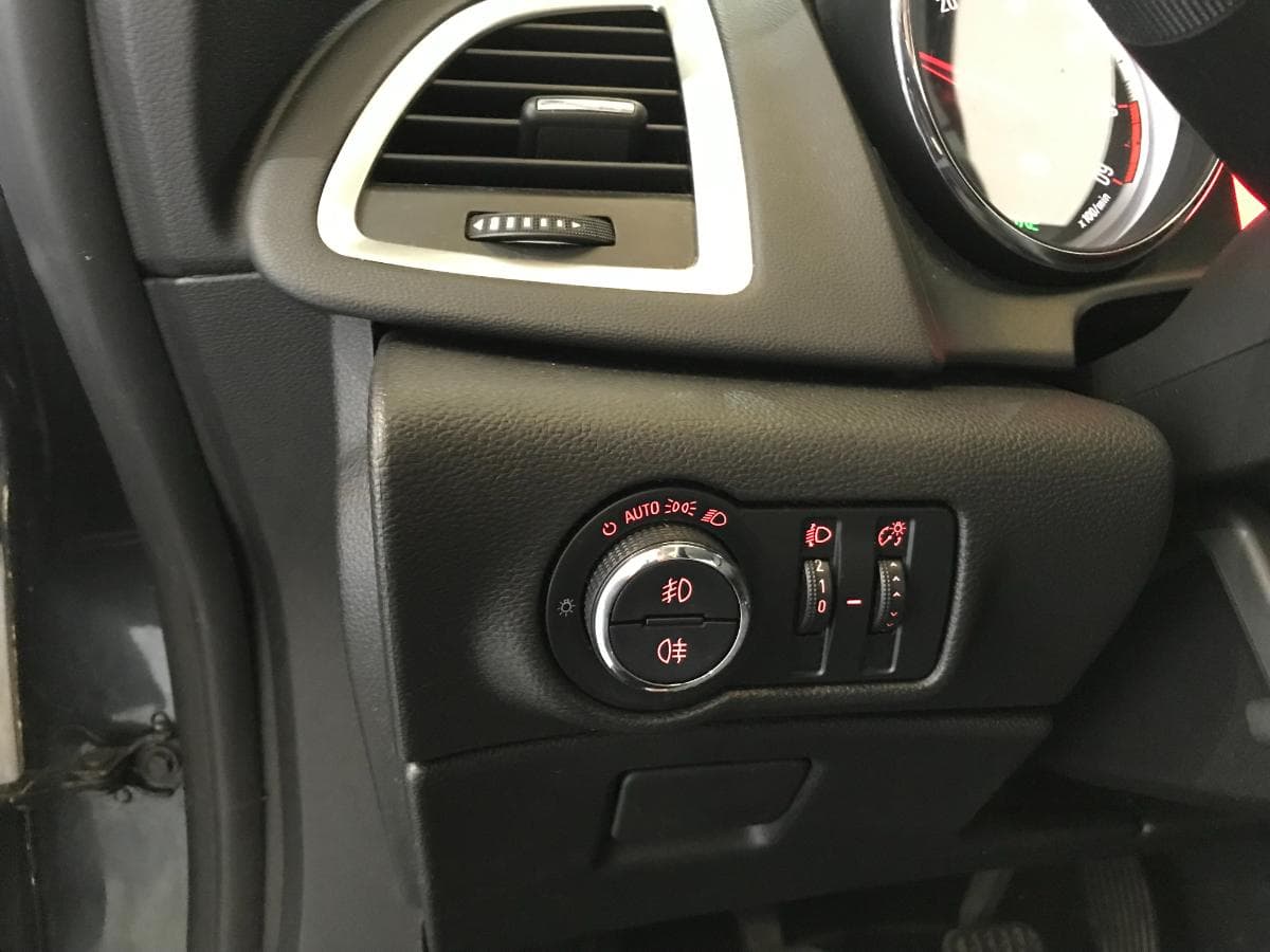 Opel Astra 1.3CDTI · Ano 2014 — imagen 37