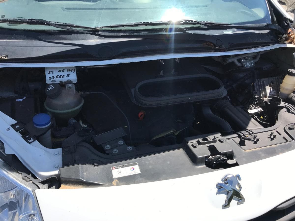 Peugeot Expert 2.0 HDI · Ano 2015 — imagen 3