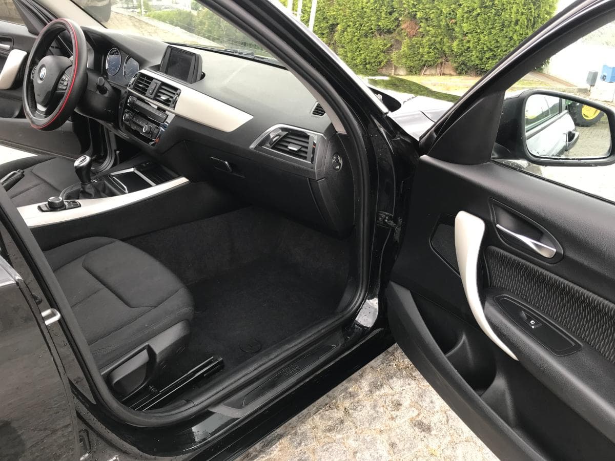 BMW 116 D · Ano 2018 — imagem 23