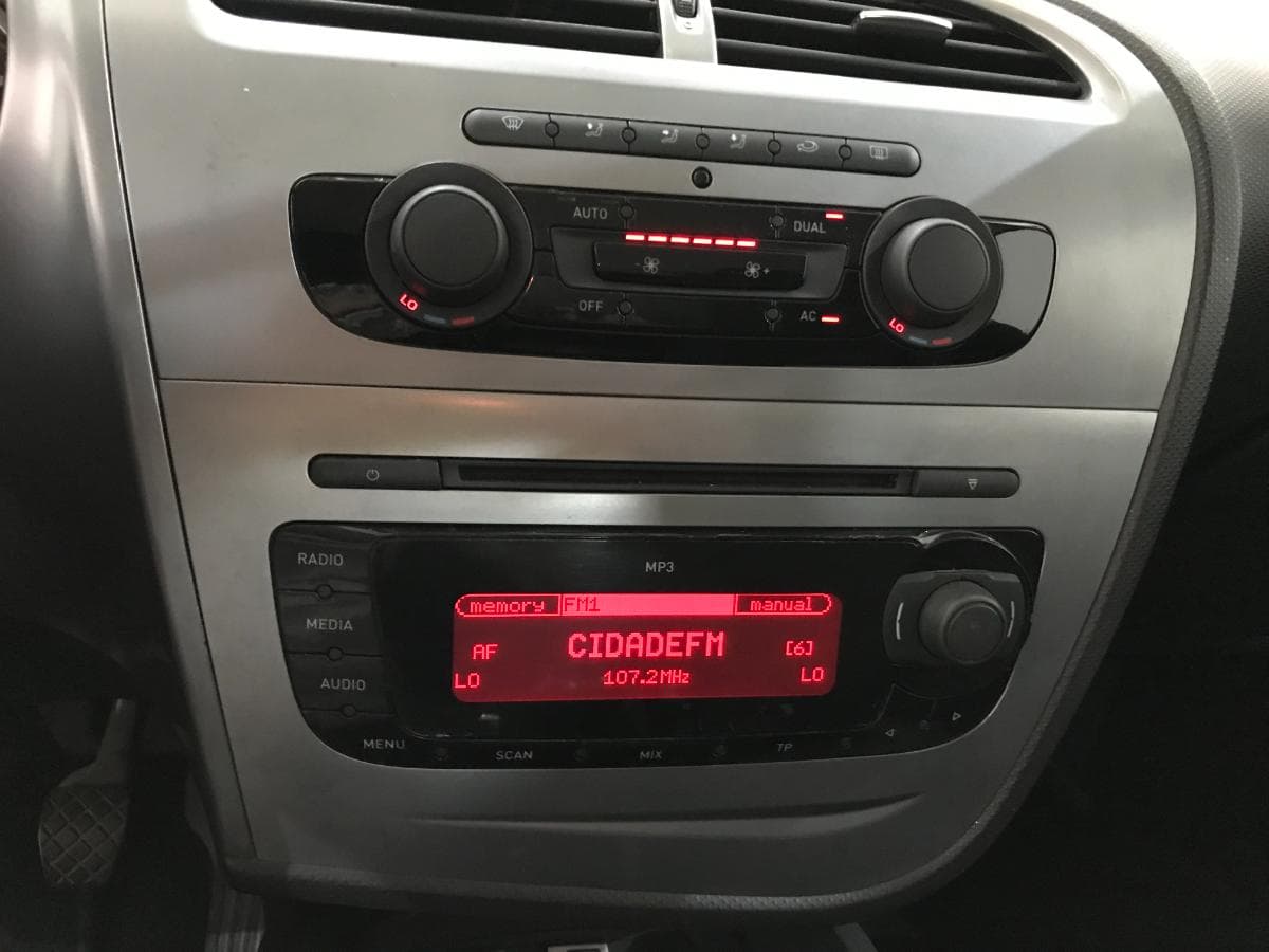 Seat Leon 1.9 TDI · Ano 2009 — image 40