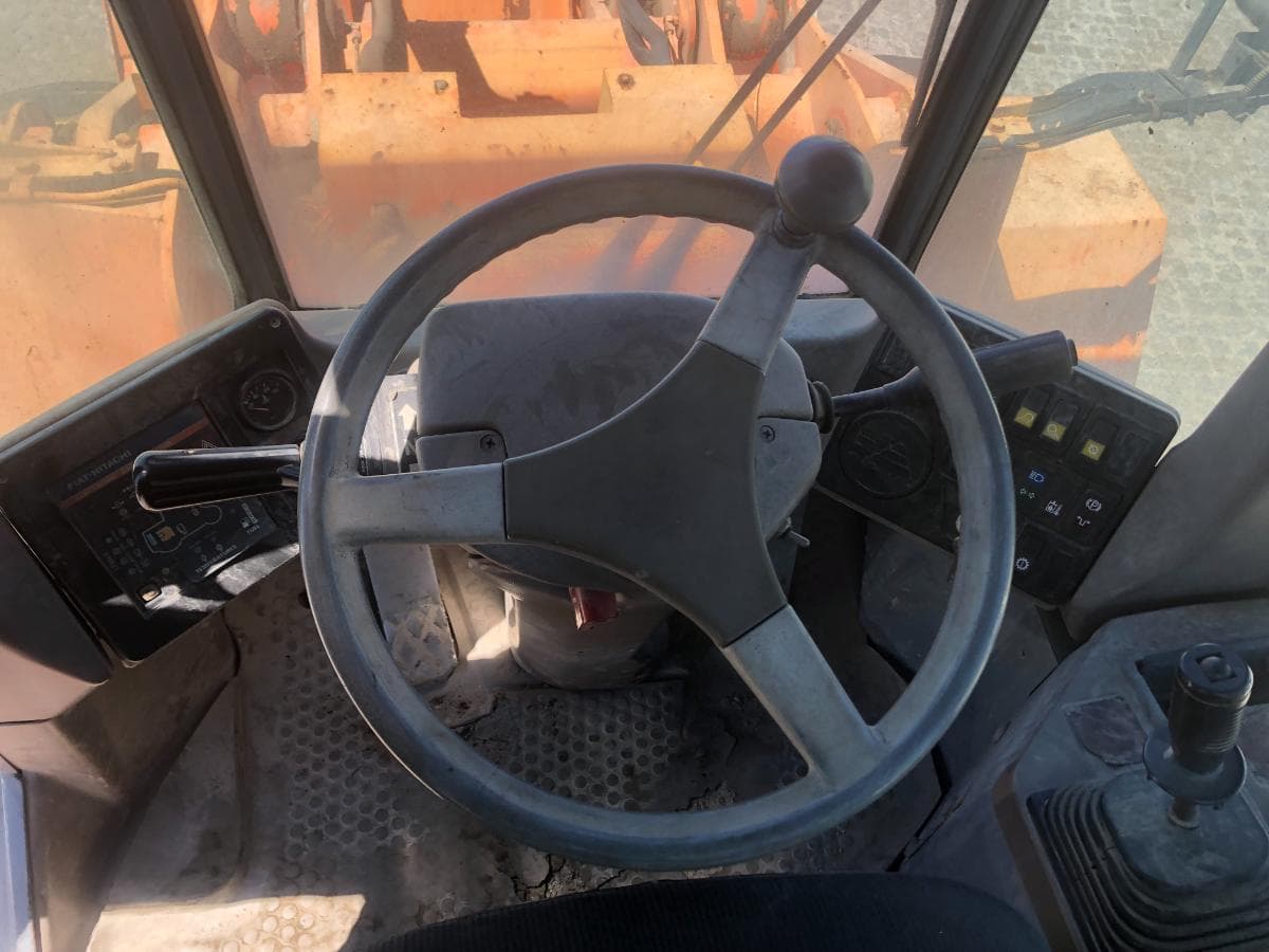 Pá Carregadora Fiat Hitachi FR 130 — imagen 14