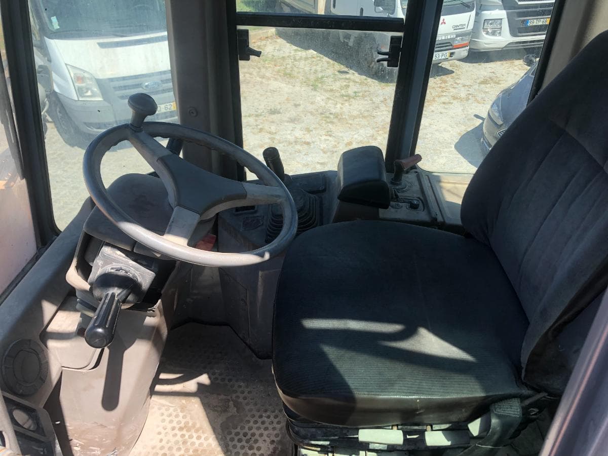 Pá Carregadora Fiat Hitachi FR 130 — imagen 15