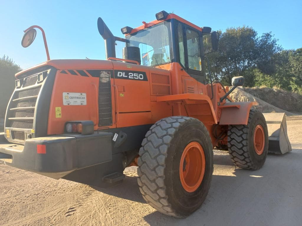 Pá carregadora Doosan DL250 · Ano 2012 — imagen 17