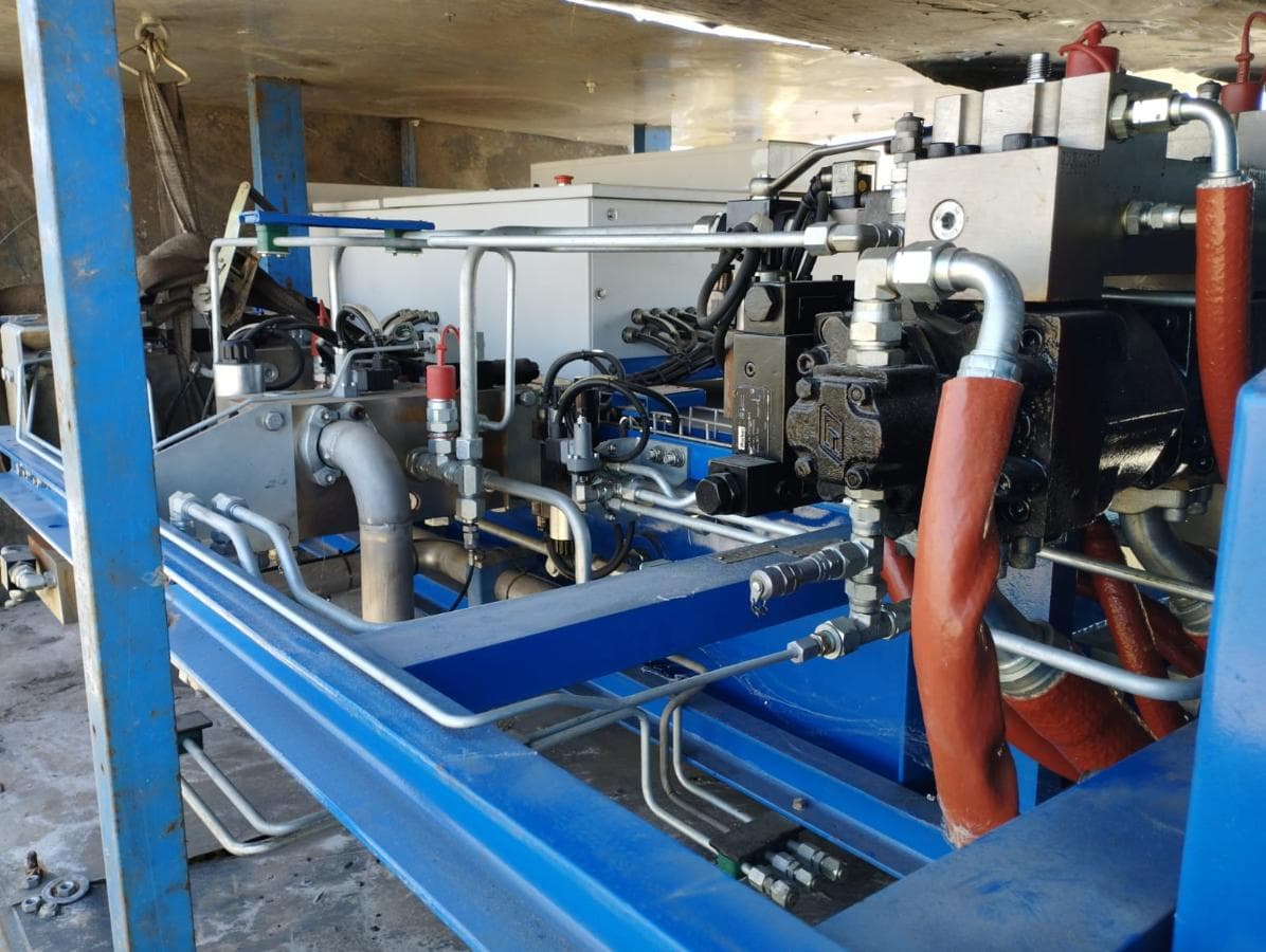 Máquina industrial Fluid Power Automático · — imagem 7
