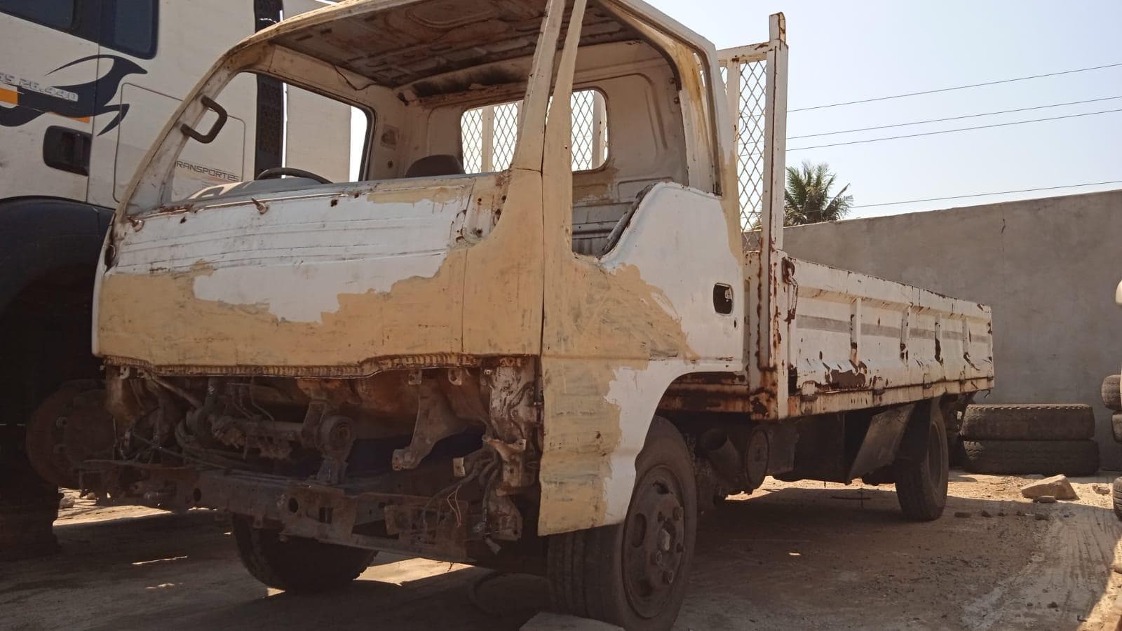 Camião Isuzu NKR 3,35M ·