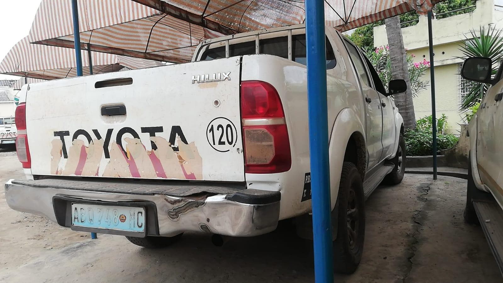 Toyota Hilux · — image 5