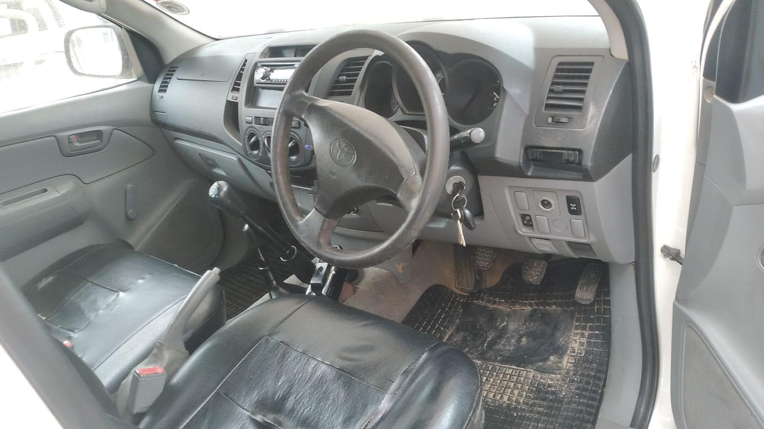 Toyota Hilux · — image 8