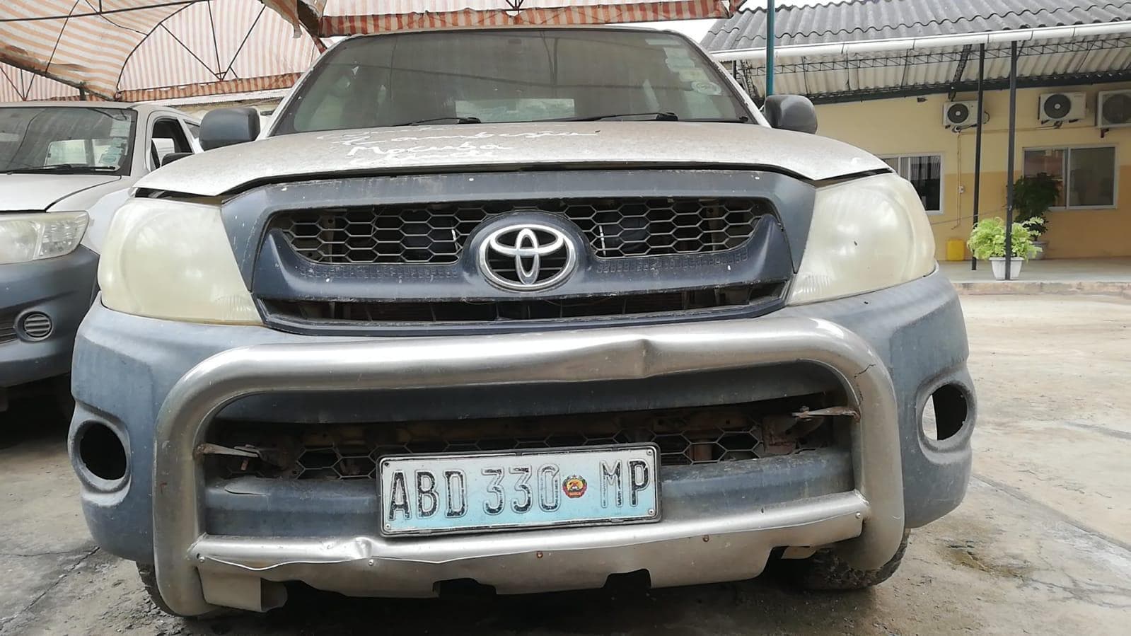 Toyota Hilux · — image 12