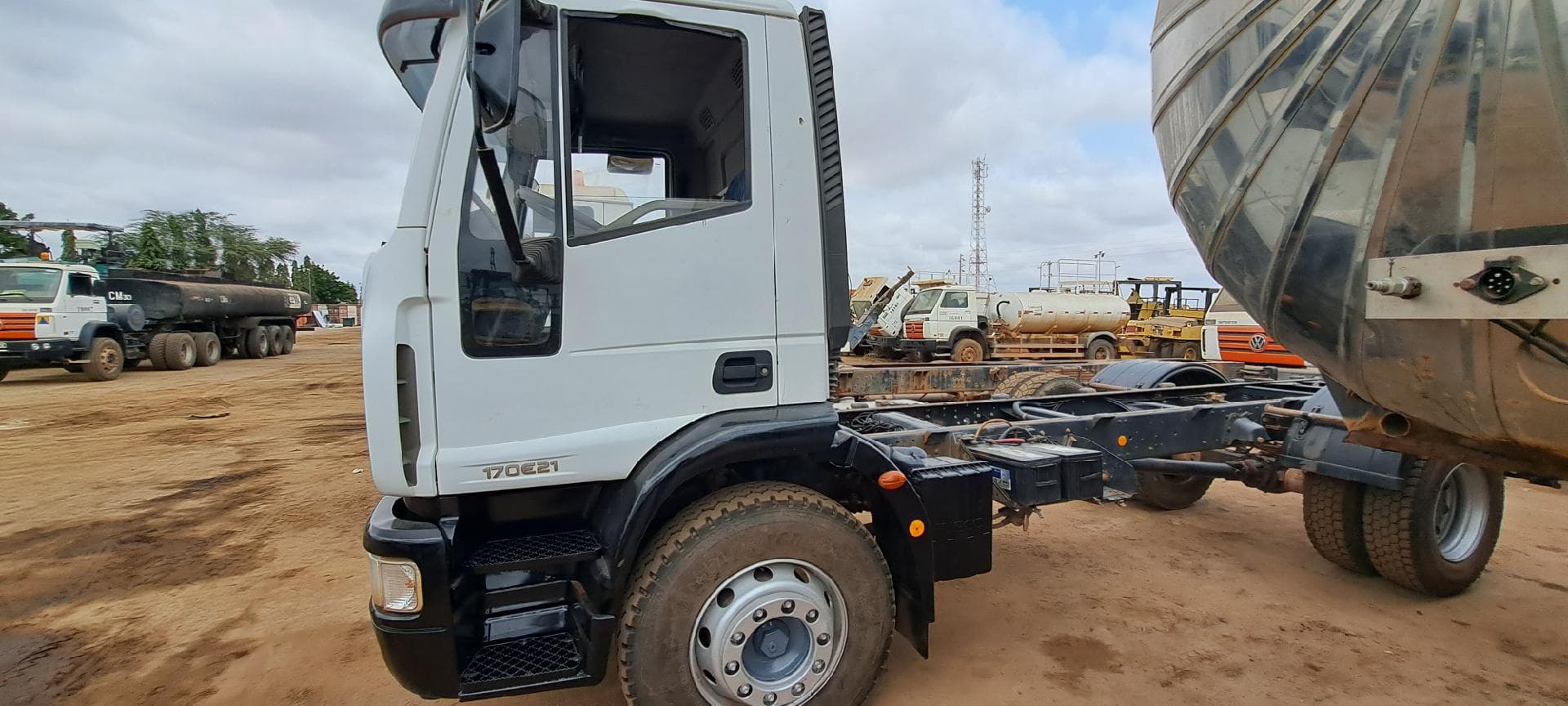 Caminhão Oficina IVECO 170E21 · Viana — imagen 2