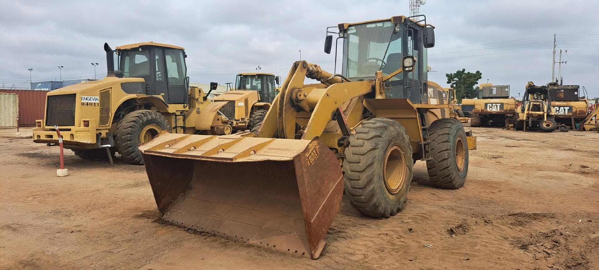 Pá Carregadora CATERPILLAR 938G · Viana — imagem 7