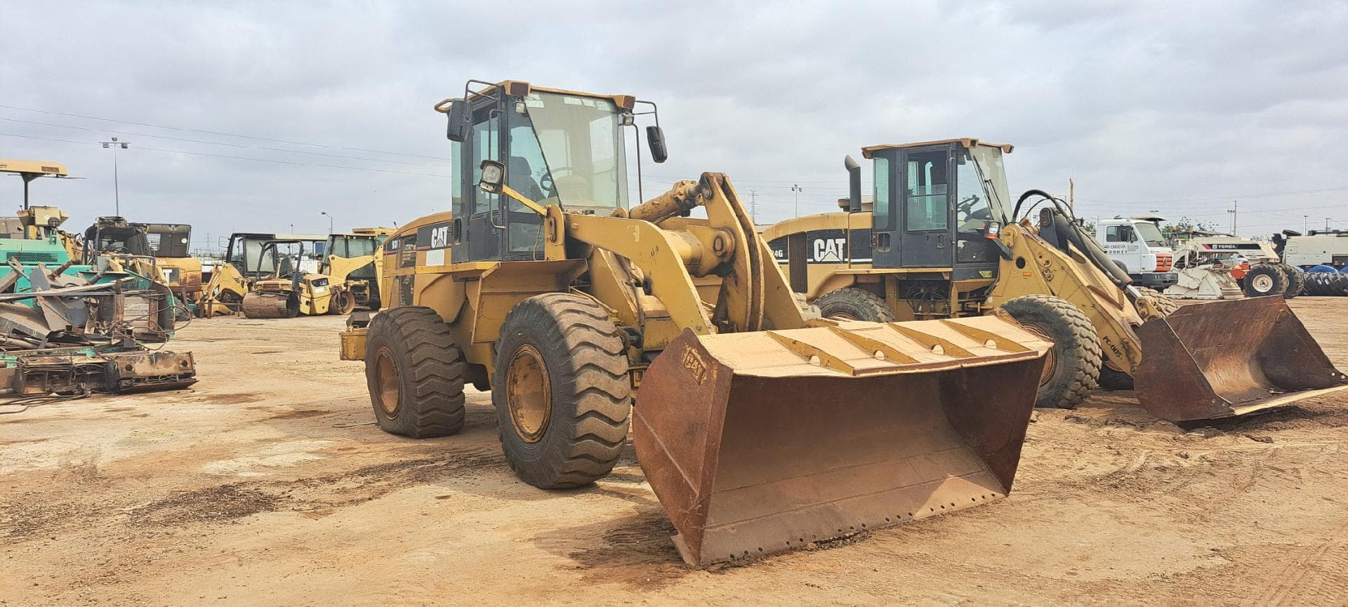 Pá Carregadora CATERPILLAR 938G · Viana — imagem 3
