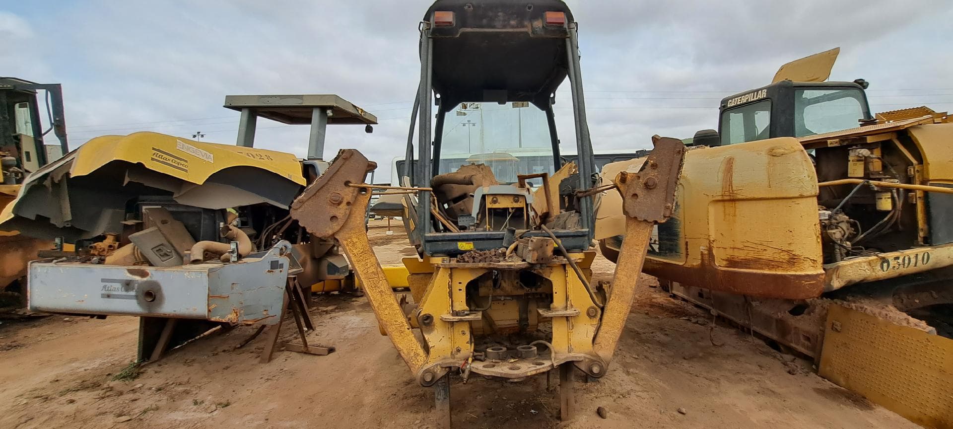 Retroescavadora CATERPILLAR 416E · Viana — imagen 6