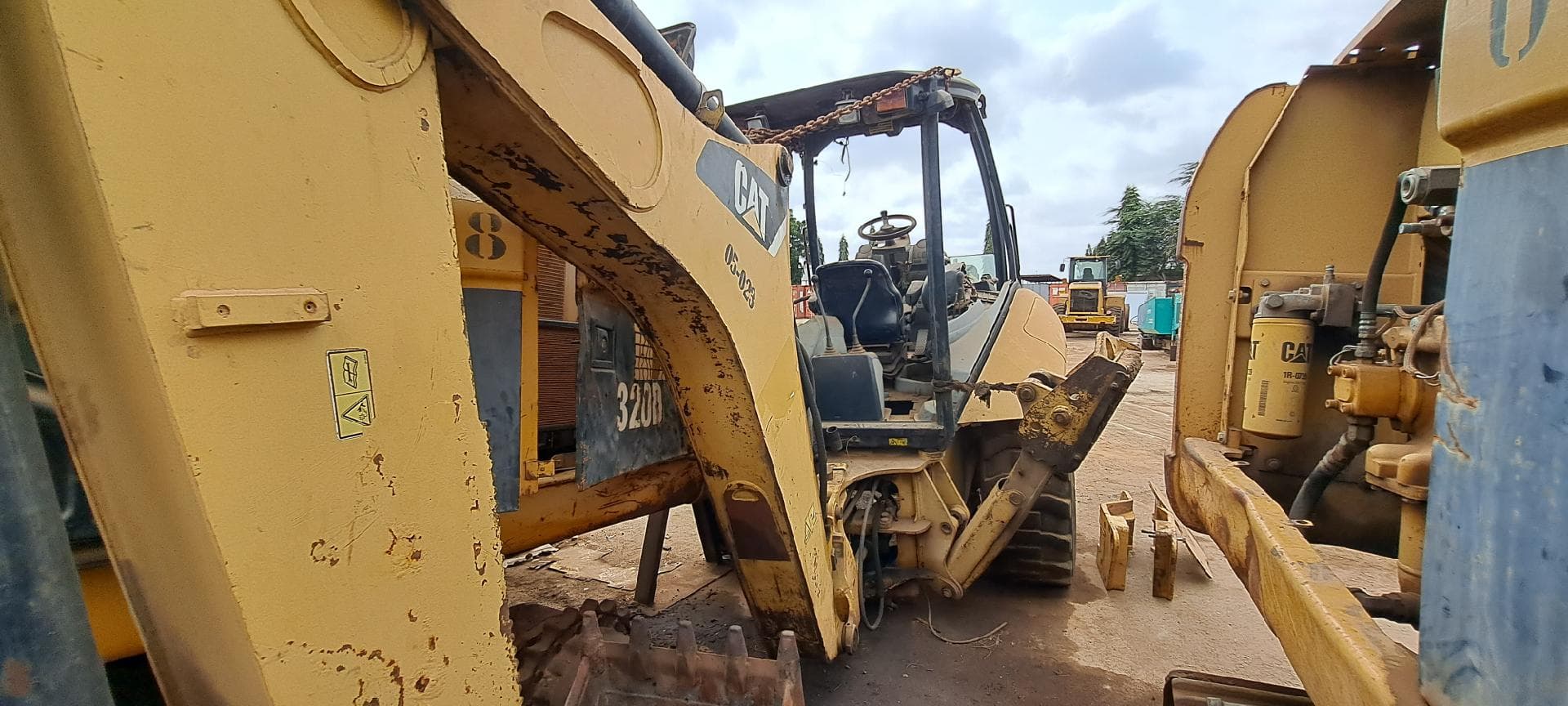 Retroescavadora CATERPILLAR 416E · Viana — imagem 6