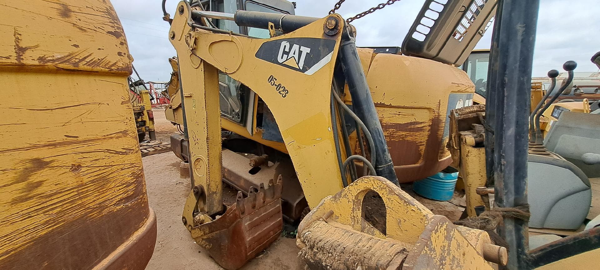 Retroescavadora CATERPILLAR 416E · Viana — imagem 5