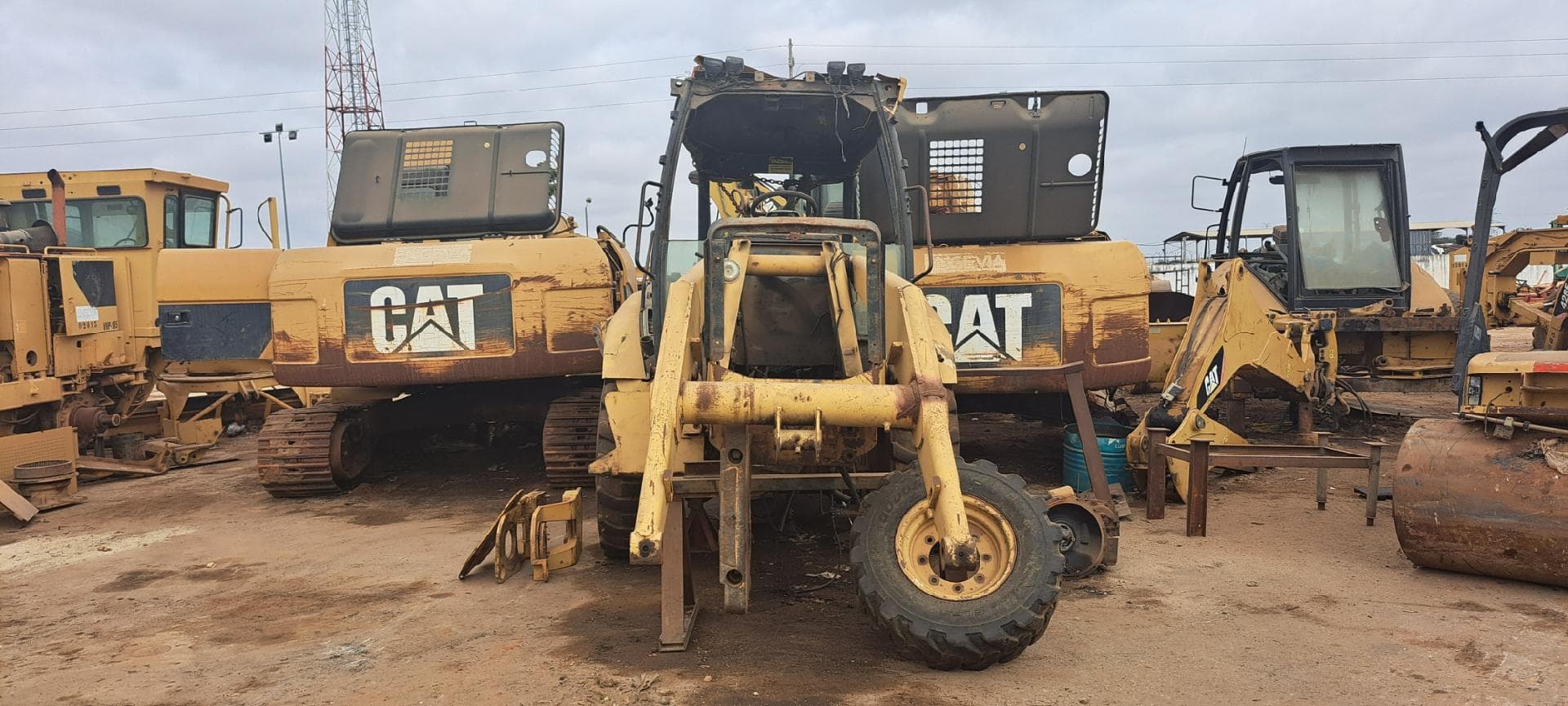 Retroescavadora CATERPILLAR 416E · Viana — imagem 4
