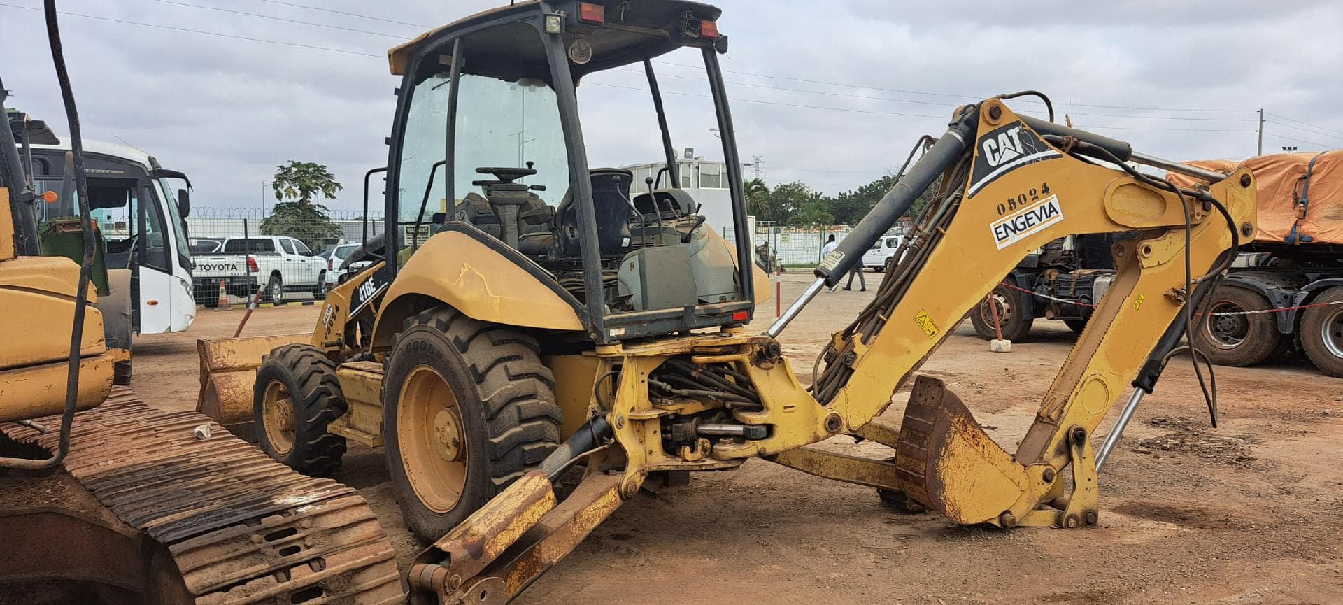 Retroescavadora CATERPILLAR 416E · Viana — imagen 6