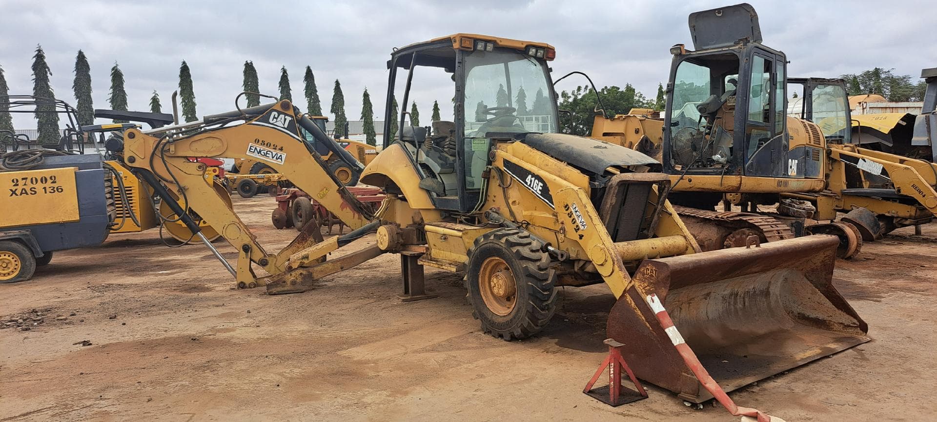 Retroescavadora CATERPILLAR 416E · Viana — imagen 2