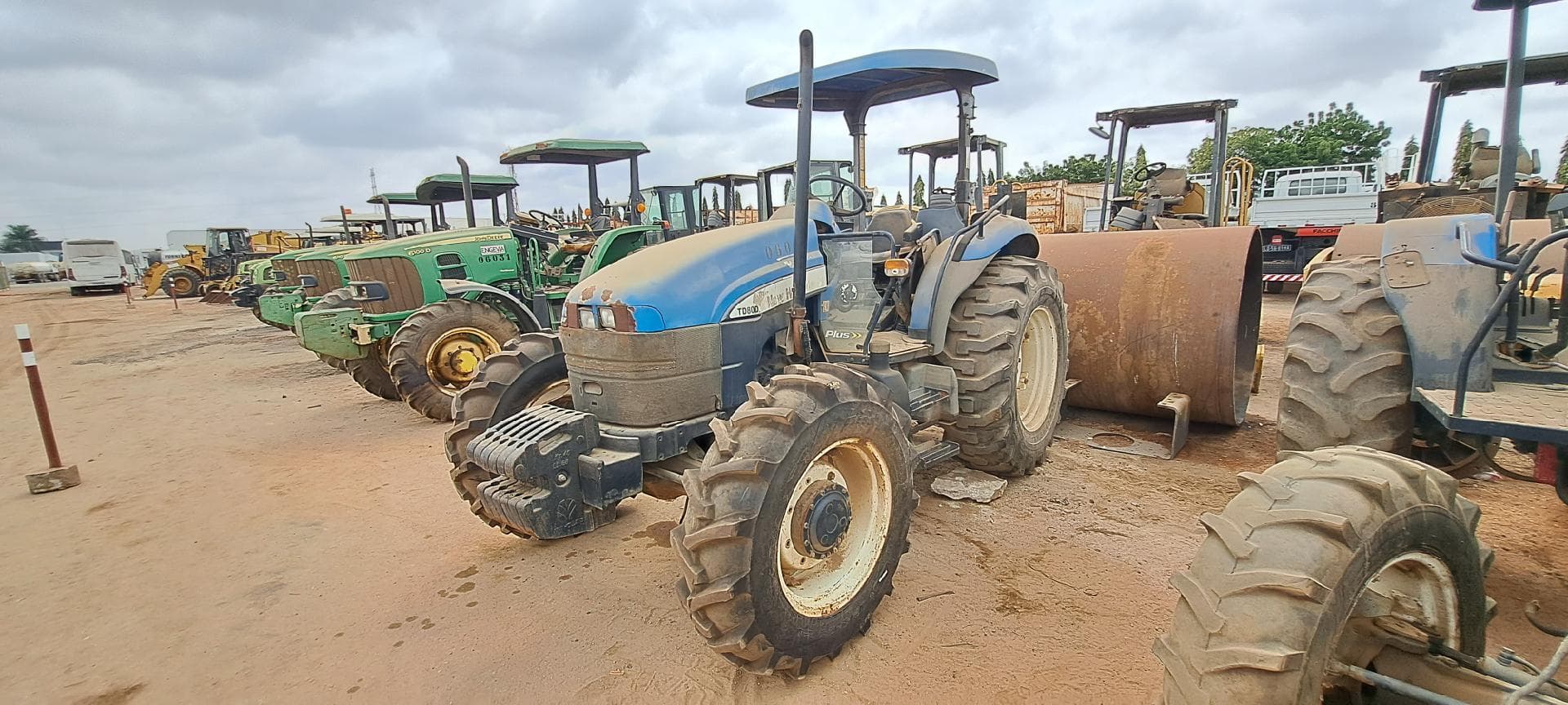 Trator agrícola NEW HOLLAND TD80 D · Viana — imagem 4
