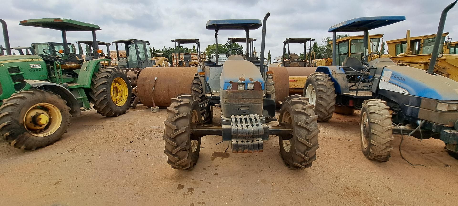 Trator agrícola NEW HOLLAND TD80 D · Viana — imagem 3