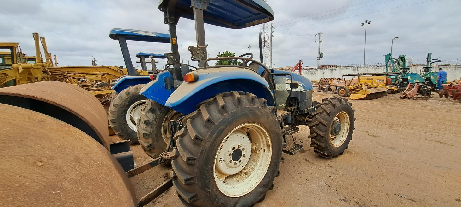 Trator agrícola NEW HOLLAND TD80 D · Viana — imagem 7
