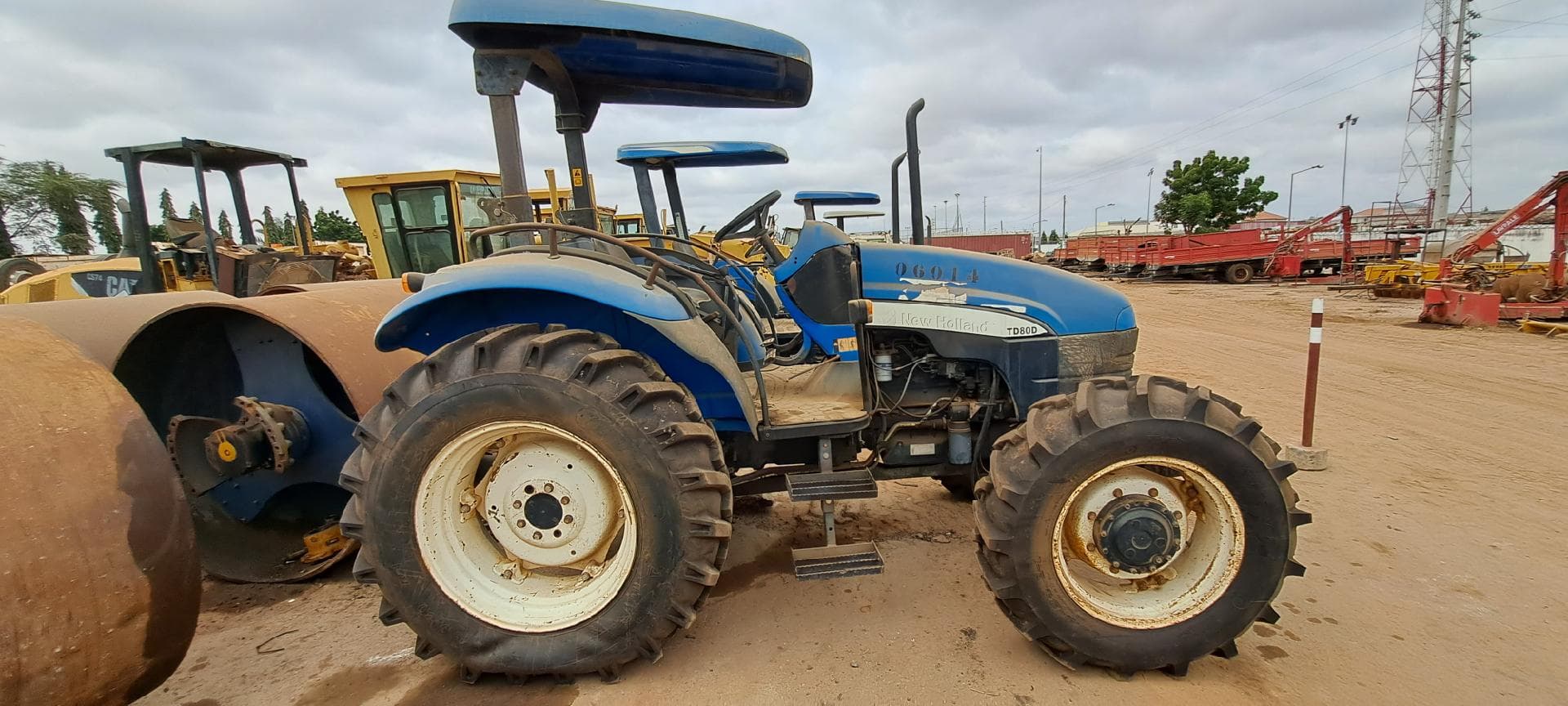 Trator agrícola NEW HOLLAND TD80 D · Viana — imagem 2