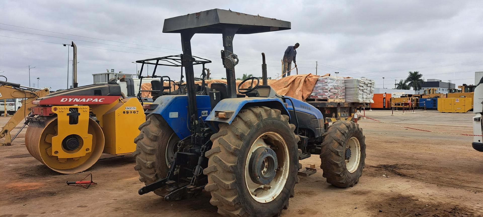 Trator agrícola NEW HOLLAND TD80 D · Viana — imagem 7