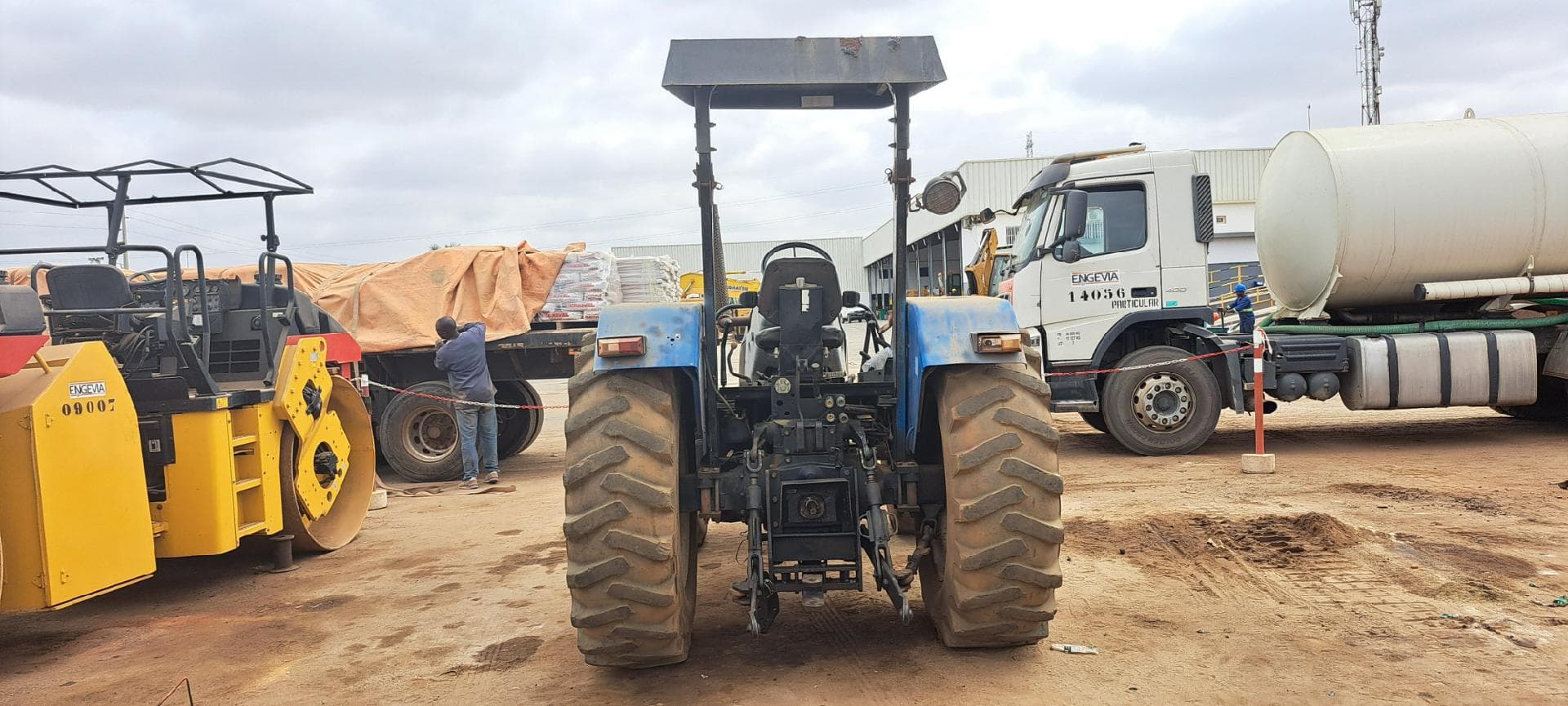 Trator agrícola NEW HOLLAND TD80 D · Viana — imagem 6