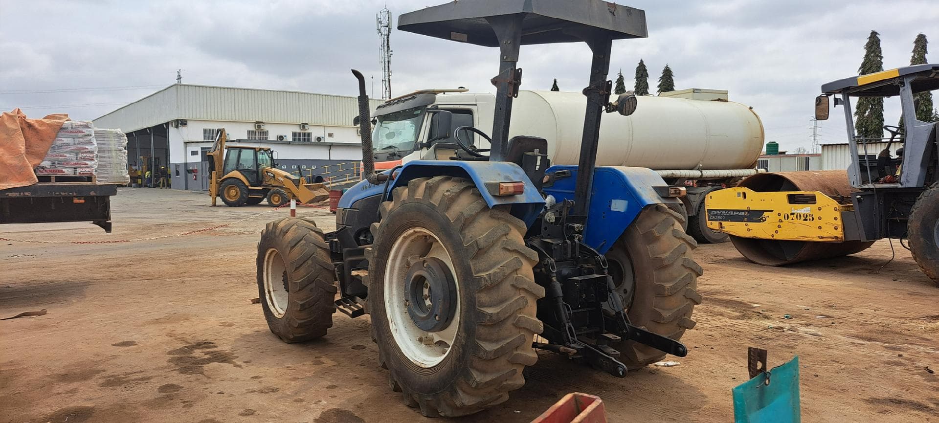 Trator agrícola NEW HOLLAND TD80 D · Viana — imagem 3