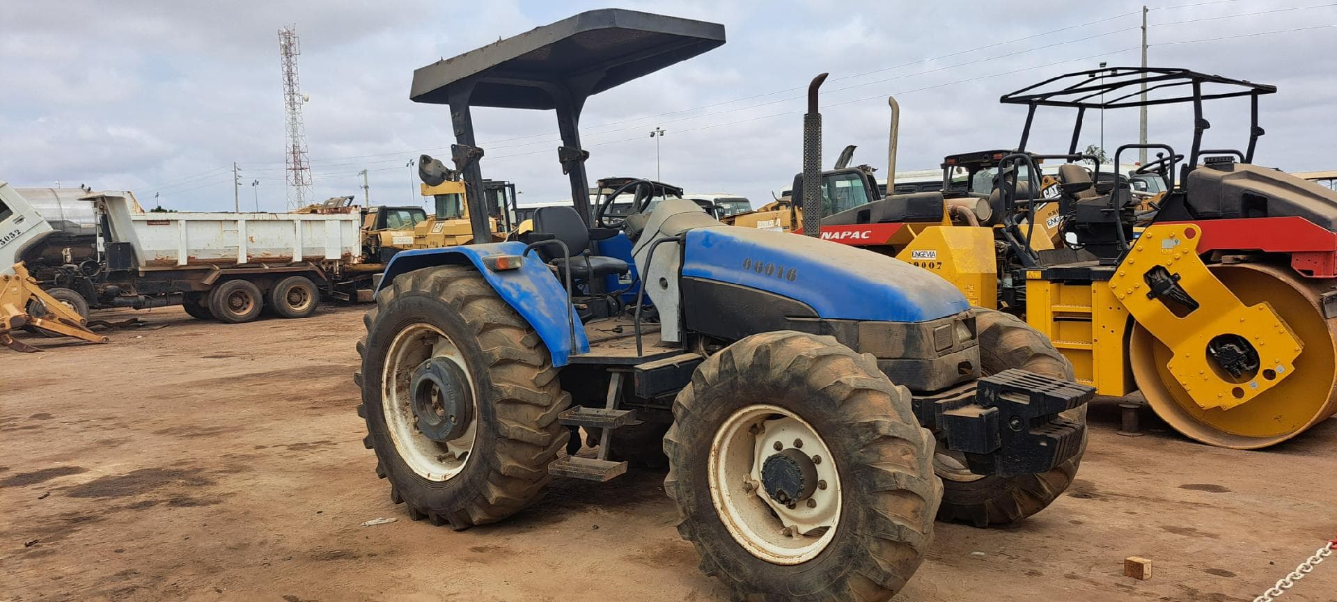 Trator agrícola NEW HOLLAND TD80 D · Viana — imagem 2