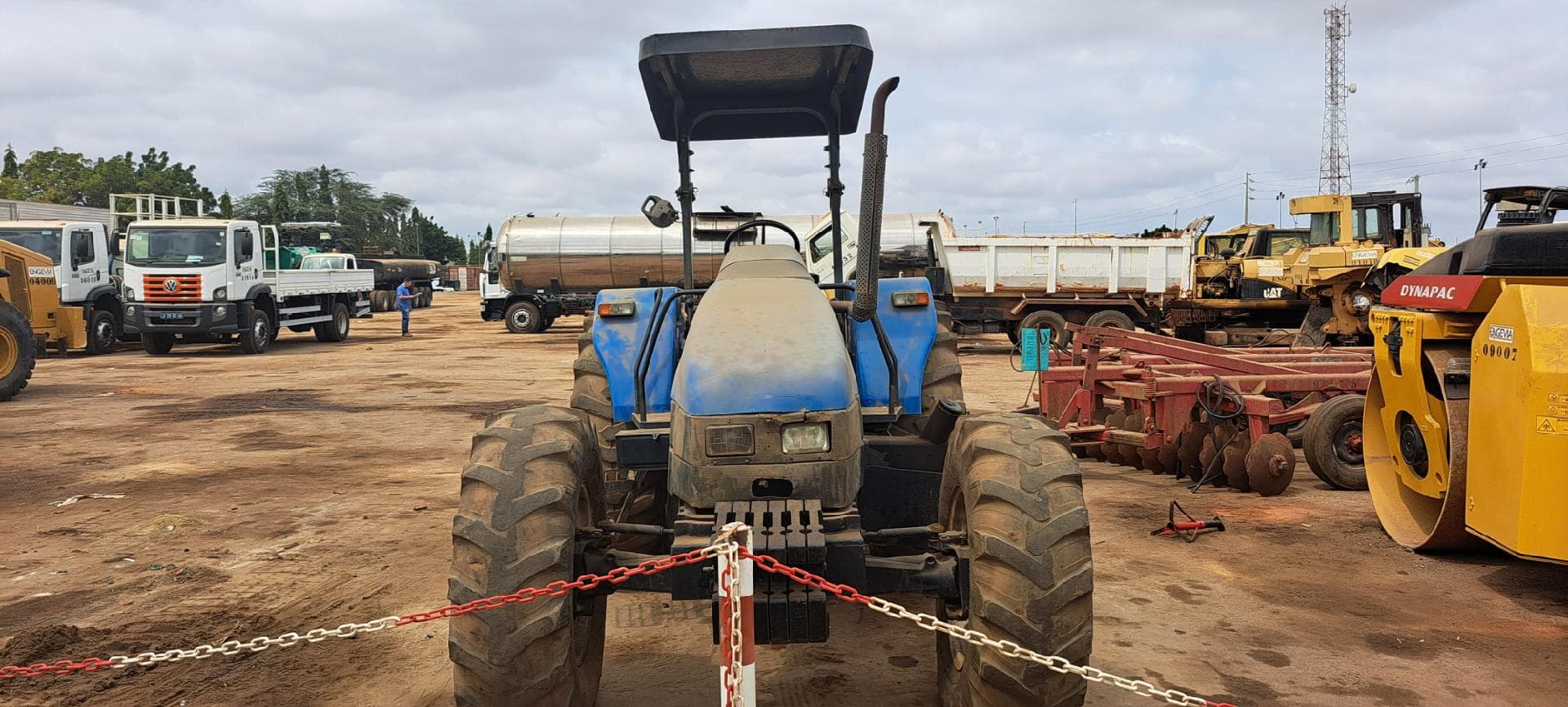 Trator agrícola NEW HOLLAND TD80 D · Viana — imagem 5