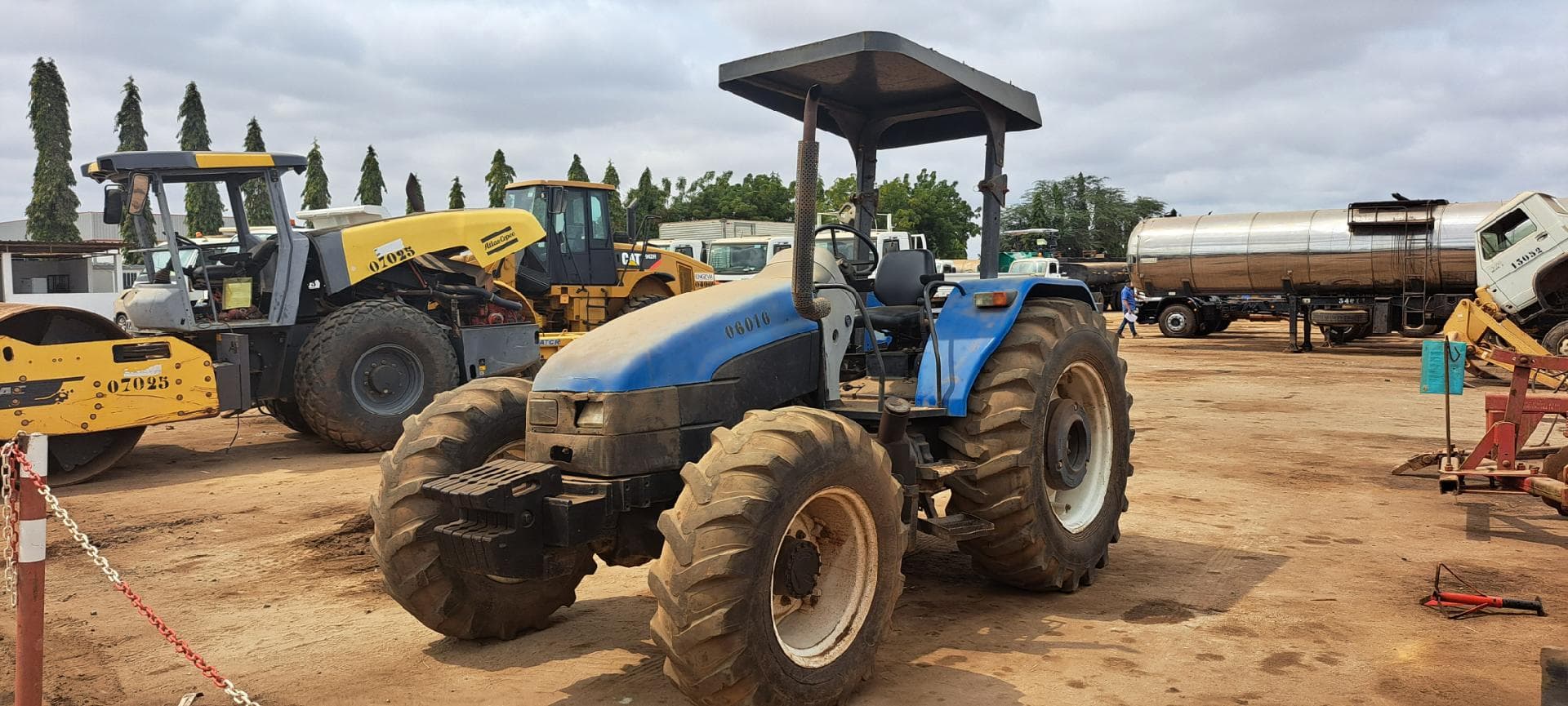 Trator agrícola NEW HOLLAND TD80 D · Viana