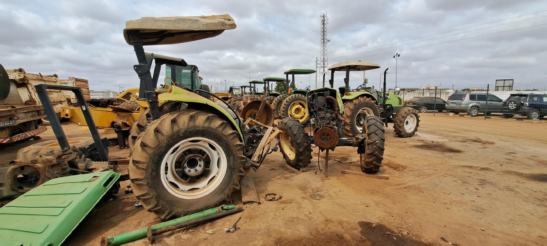 Trator agrícola CLAAS 230  · Viana — imagen 2